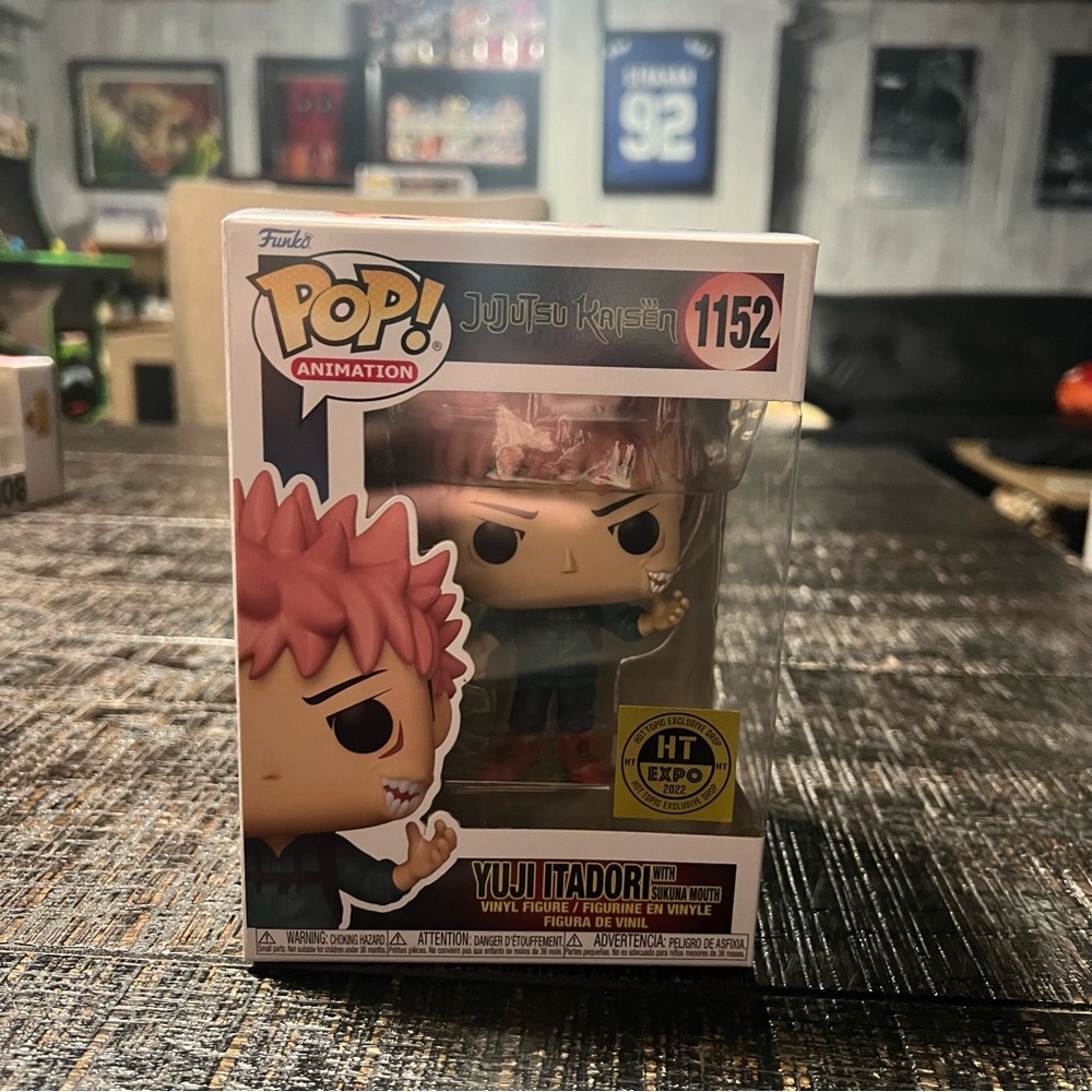 Funko Jujutsu Kaisen Yuji Itadori hot topic exclusive drop 1152